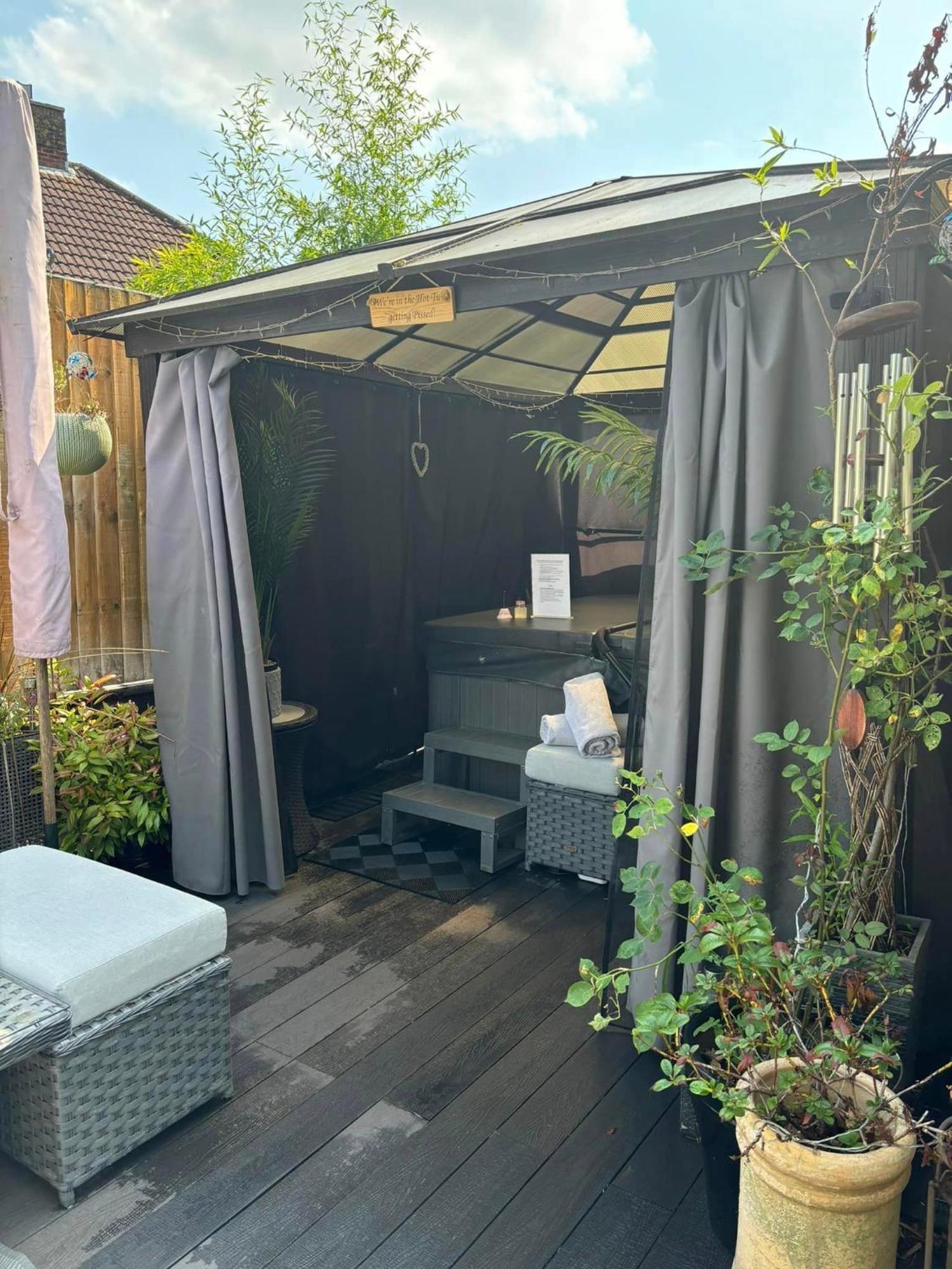 Secret Gem 1 Bed Garden Flat Private Luxury Hot Tub Apartment Bournemouth Exterior foto