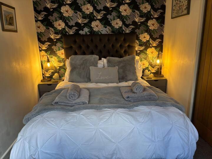 Secret Gem 1 Bed Garden Flat Private Luxury Hot Tub Apartment Bournemouth Exterior foto