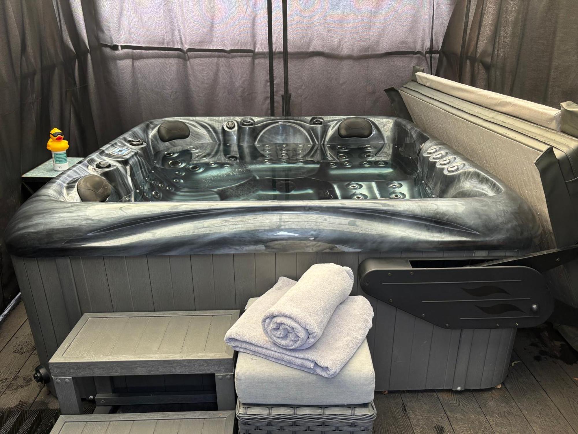 Secret Gem 1 Bed Garden Flat Private Luxury Hot Tub Apartment Bournemouth Exterior foto