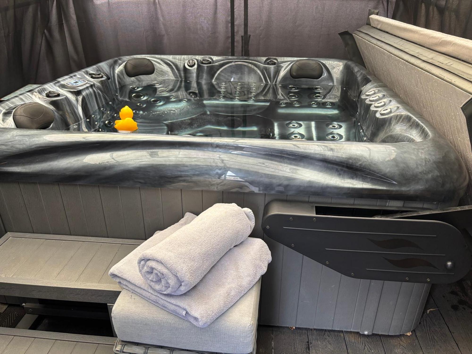 Secret Gem 1 Bed Garden Flat Private Luxury Hot Tub Apartment Bournemouth Exterior foto
